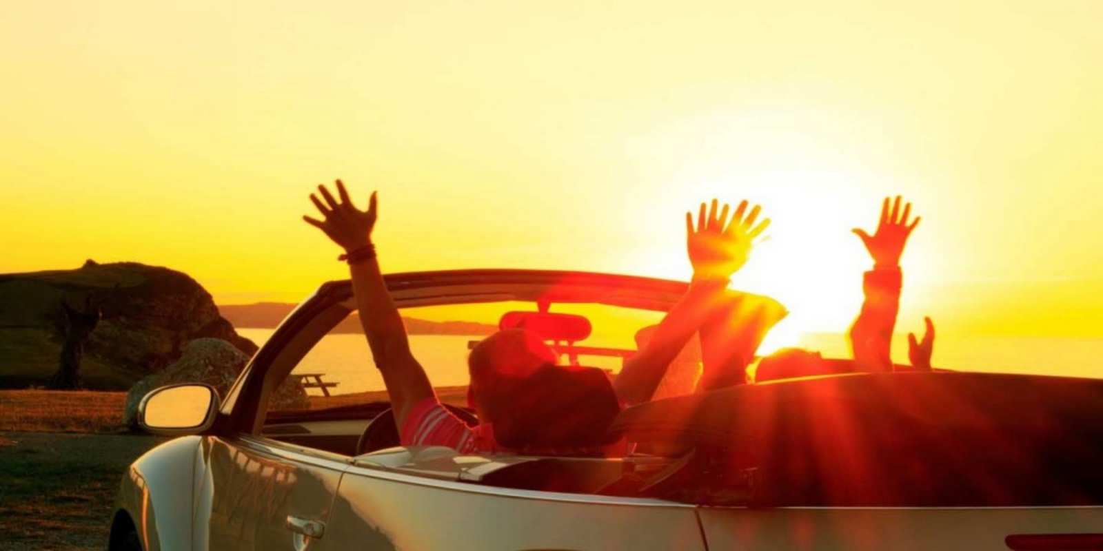 Открытка Машина со счастливыми людьми фото счастливые люди в хорошем настроении Жақсы көңіл-күй 