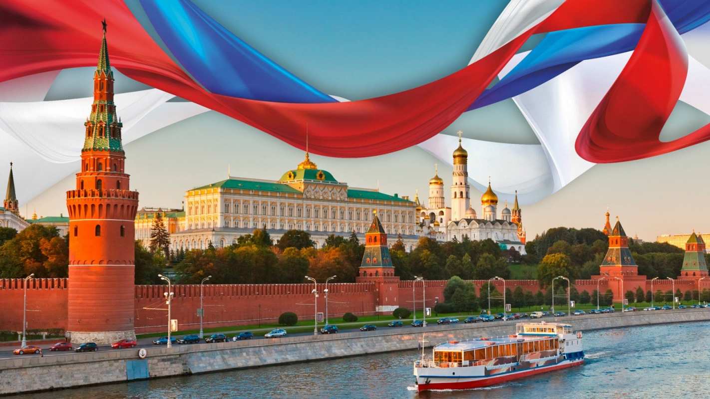 Открытка Кремль и триколор  С днем России   Ресей күні құтты болсын 