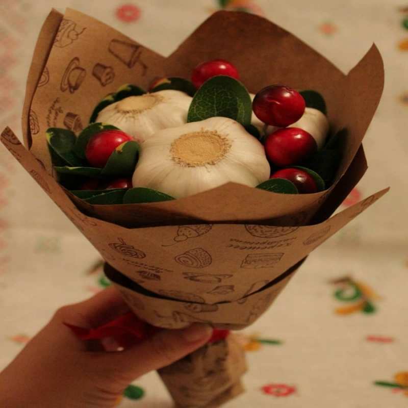 Открытка чеснок и клюква  букет из фитонцидов и витамина c  Жазыл 