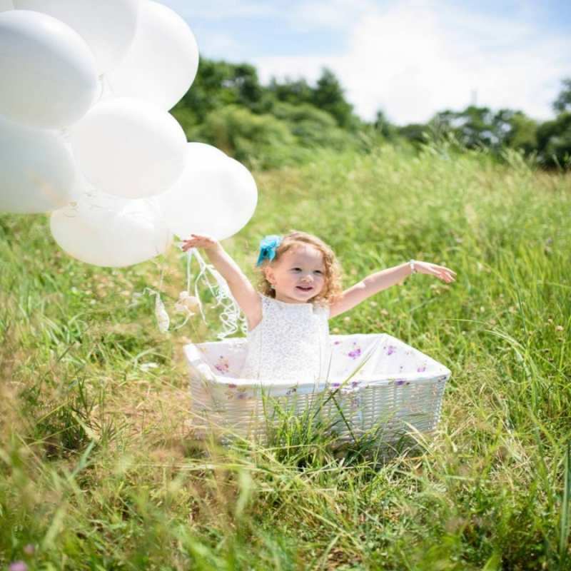 Открытка вообще не понял  девочка сидит в корзине наверное от этого больной должен выздороветь   Жазыл 