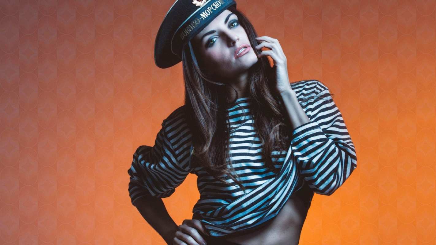 Открытка девушка в тельняшке  23 февраля  23 ақпаннан бастап 