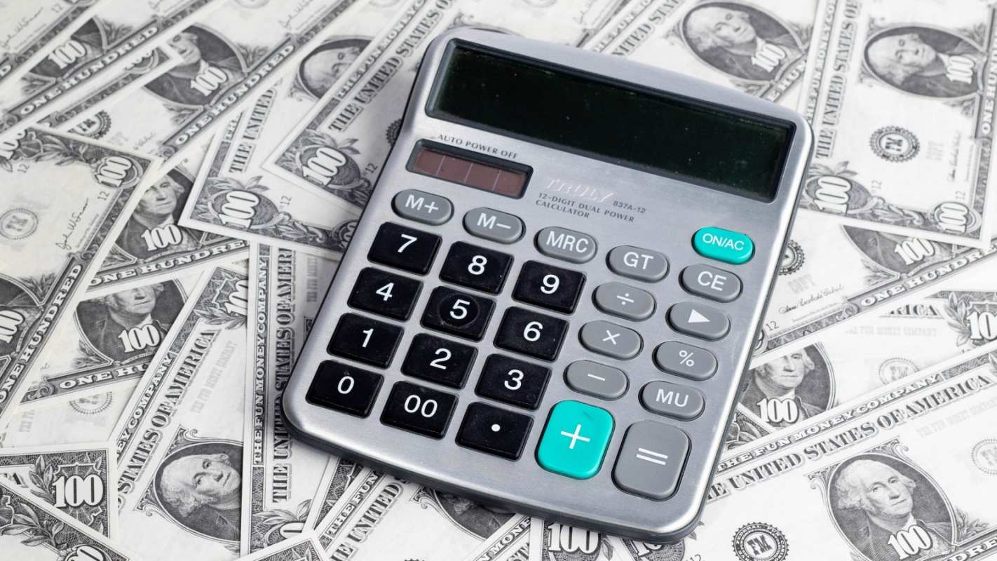 Открытка калькулятор и доллары  с днем бухгалтера  бухгалтер күні құтты болсын 