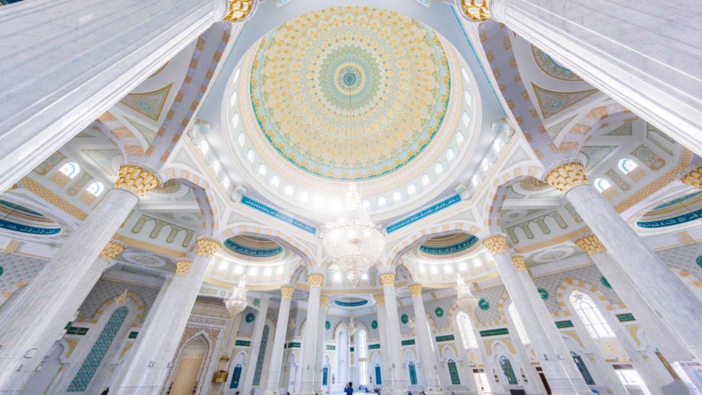 Открытка святящийся купол мечети  мечеть  Құрбан айтпен 