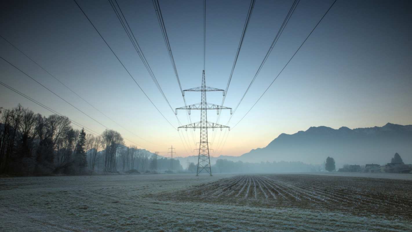 Открытка Линия электропередач на фоне гор и поля   поле ЛЭП  Қуанышты энергия күні 