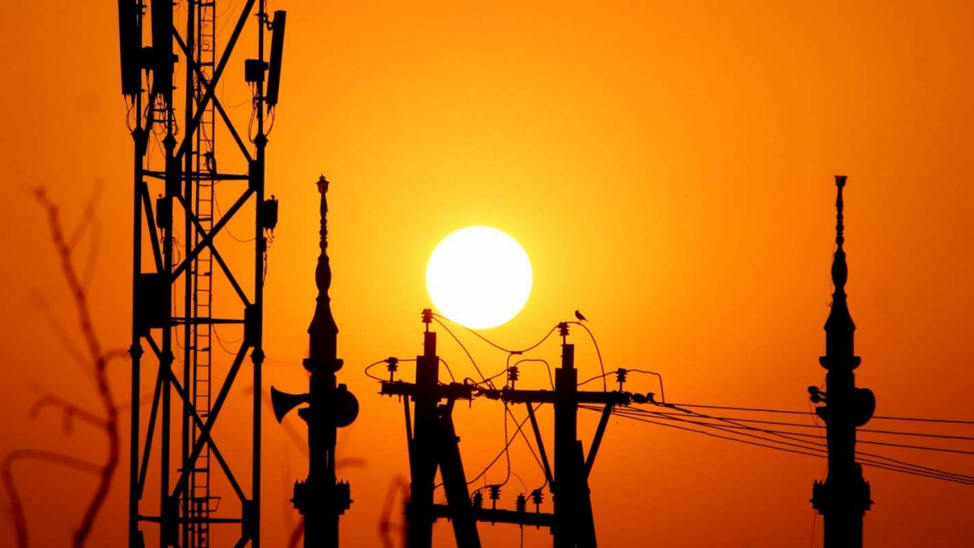 Открытка высокое напряжение  закат,  электроэнергия, энергетик  Қуанышты энергия күні 