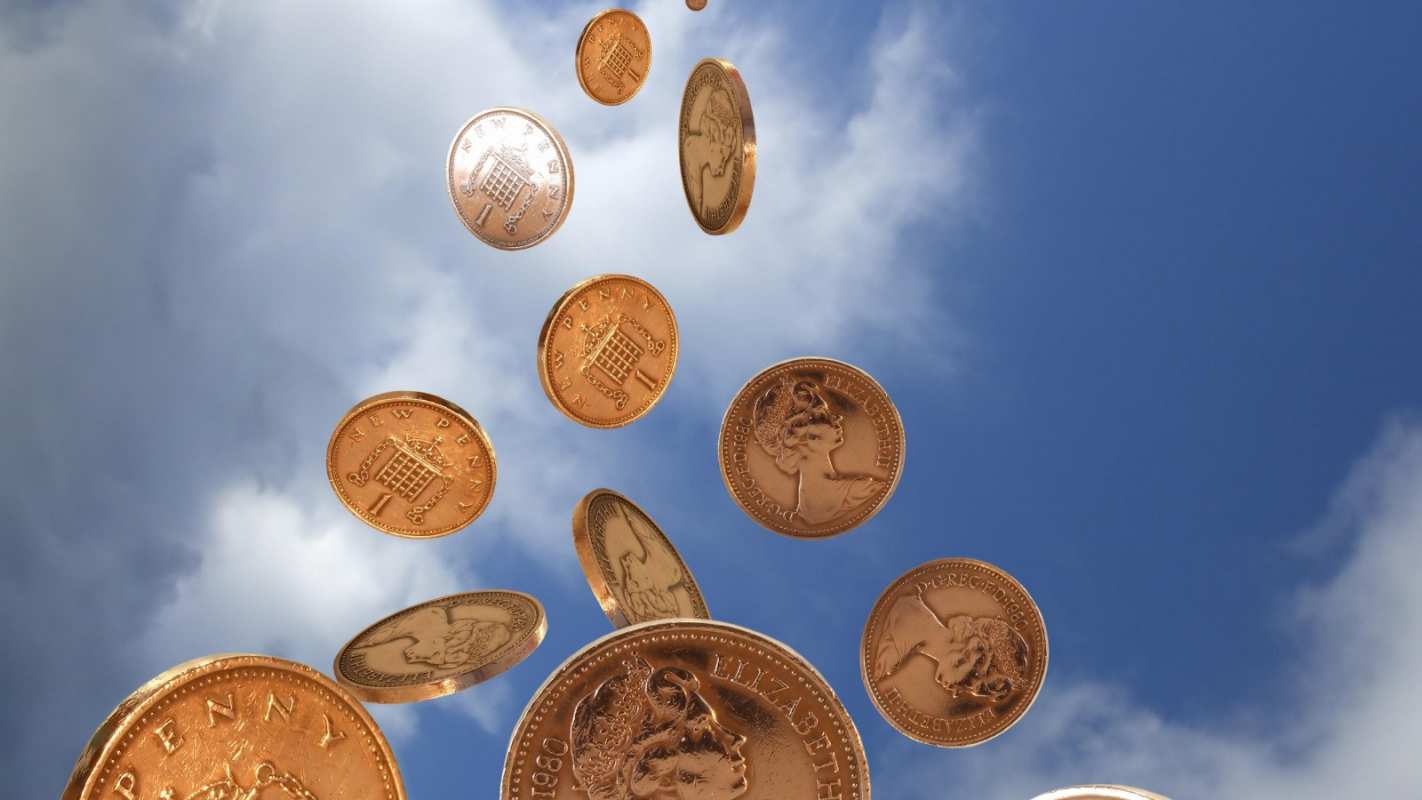 Открытка деньги на фоне неба  с днем бухгалтера  бухгалтер күні құтты болсын 