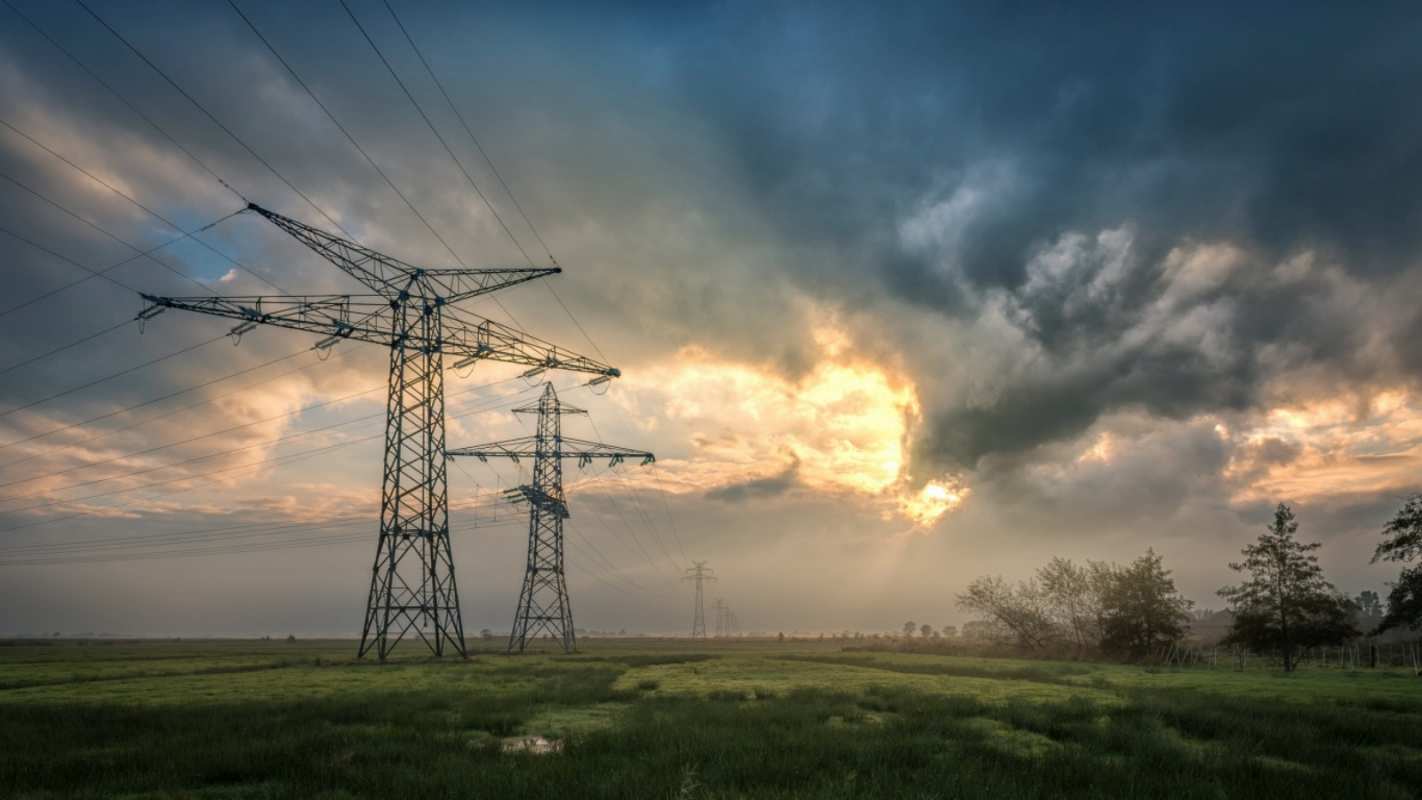 Открытка энергетика ЛЭП на фоне облаков  облака столбы линия  Қуанышты энергия күні 