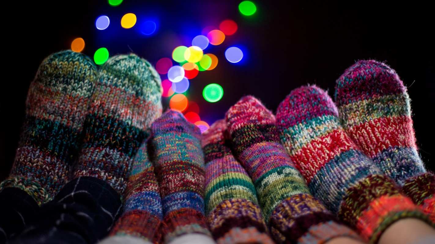 Открытка носки  с днем семьи   отбасы күні құтты болсын 