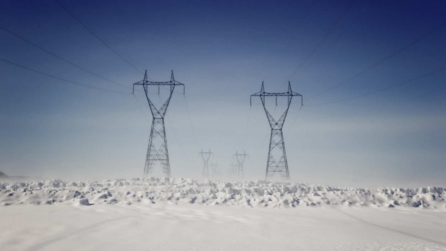 Открытка высоковольтные столбы  снег зима  Қуанышты энергия күні 