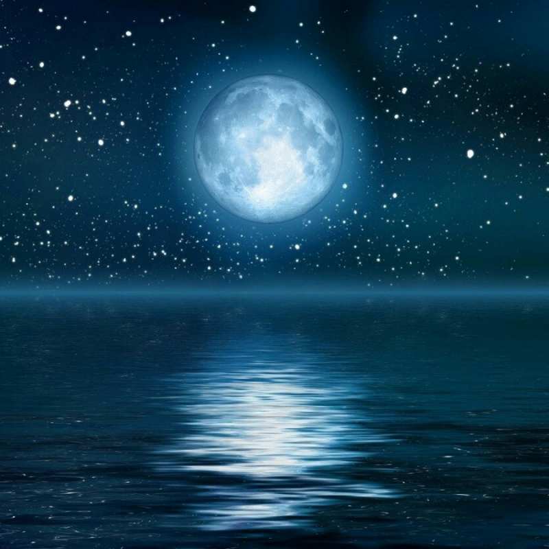 Открытка лунная дорожка на воде  звезды  Қайырлы түн 