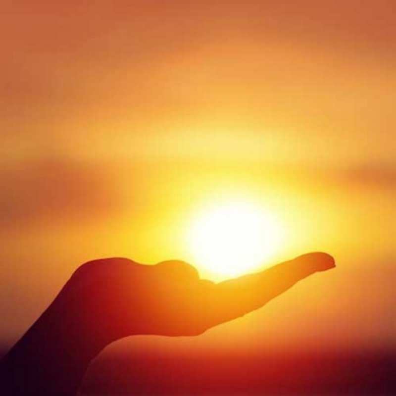 Открытка солнце на ладони закат рахмет 