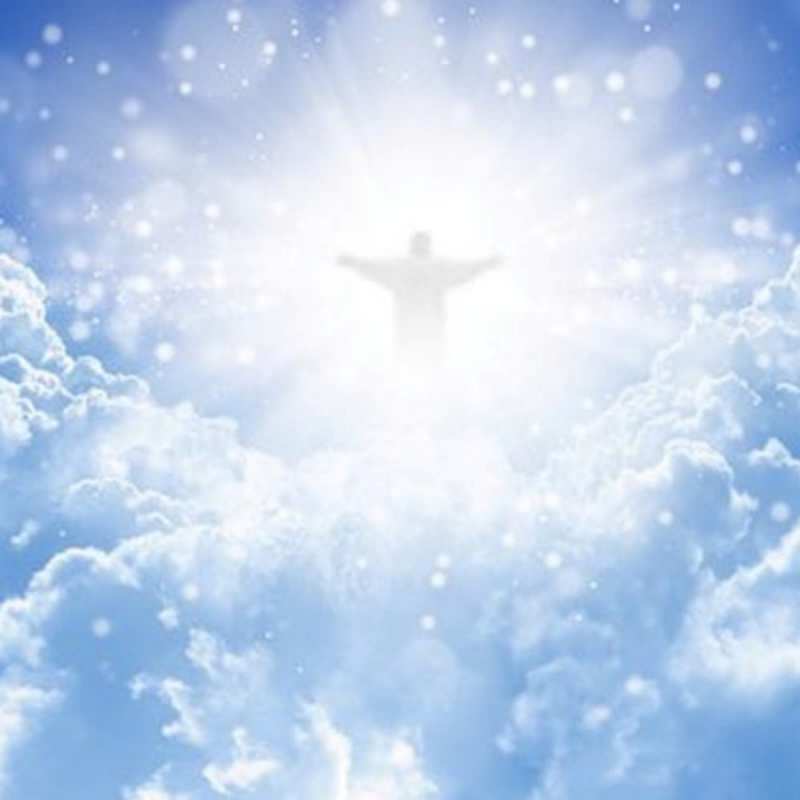 Открытка ангел на небе  ангел на облаках в свете солнца  Туған күнің құтты болсын 