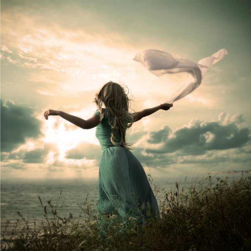 Открытка белый флаг  красивая девушка  в платье  Мұңайма 