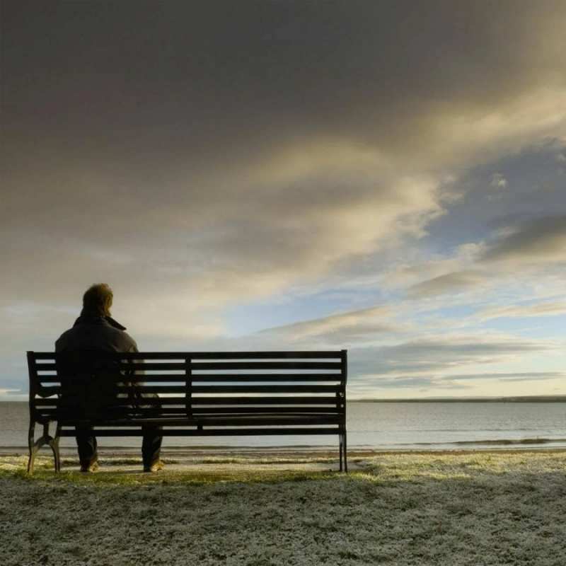 Открытка сижу тут один и скучаю  лавочка  Мен сені сағындым 