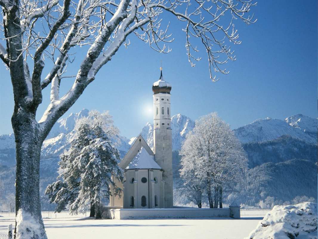 Открытка Храм в зимнем лесу на фоне гор  зима, храм, костел  Рождество құтты болсын 